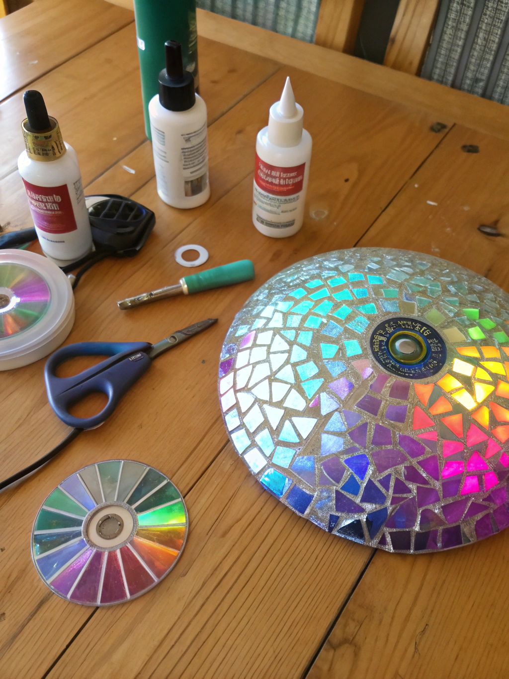 Old CD Mosaic Projects: 7 Creative DIY Ideas to Try Now! 2 old CD mosaic projects ingrdien